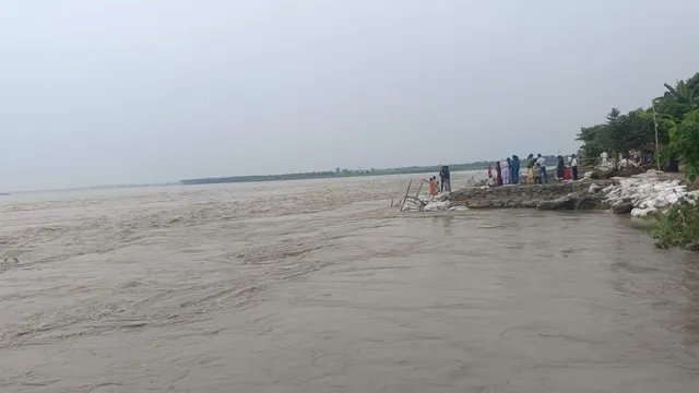 बिहार में फिर मंडराया बाढ़ का खतरा, कई नदियां खतरे के निशान से ऊपर