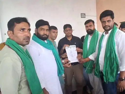 मुजफ्फरनगर: बलवाखेड़ी में किसानों की पंचायत, अधिकारियों के सामने रखीं गांव की प्रमुख समस्याएं