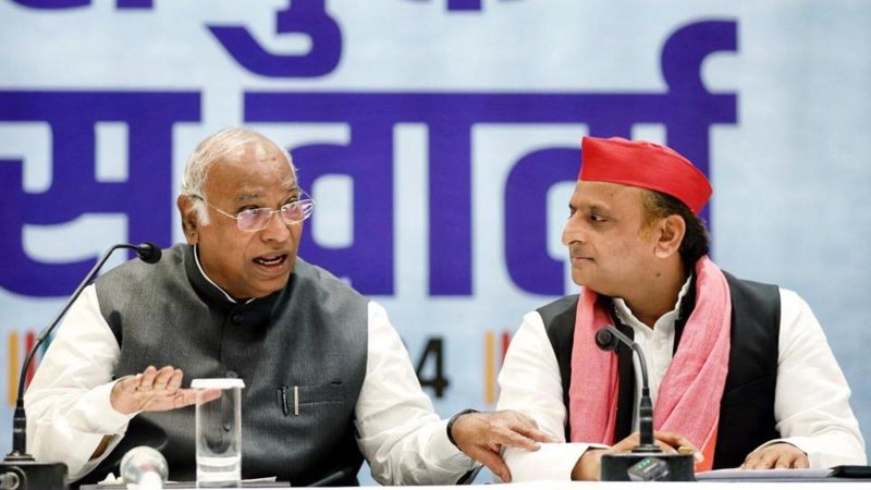 अखिलेश यादव का भाजपा पर हमला, बोले- दलित विरोधी सोच के चलते उत्तराखंड में धुलवाया गया मंच