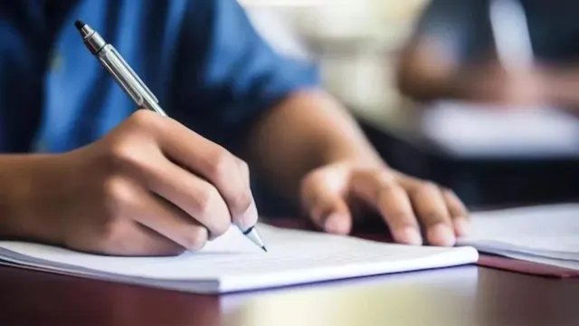 बिहार हवलदार प्रशिक्षक भर्ती परीक्षा में सेंध, मोबाइल पर 40 मिनट पहले पहुंची आंसर-की; तीन गिरफ्तार