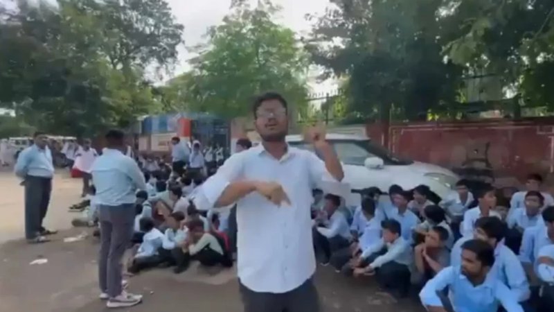 राजस्थान के सरकारी स्कूलों में छात्रों का बढ़ता विरोध, बुनियादी सुविधाओं को लेकर प्रदर्शन