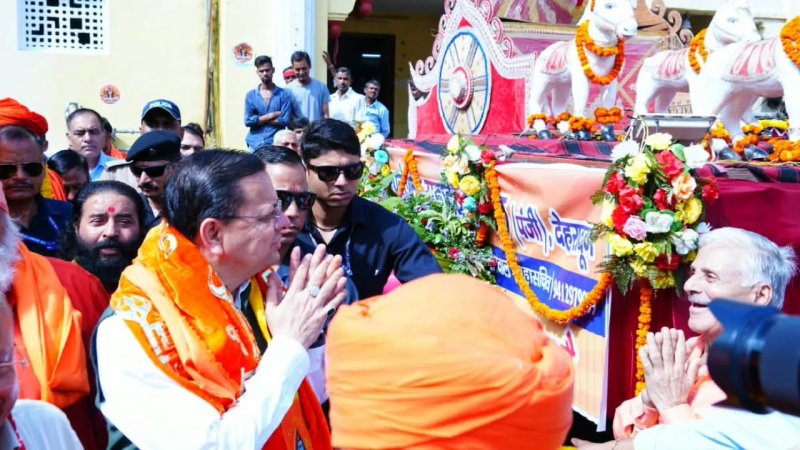 टपकेश्वर महादेव की 26वीं शोभायात्रा में शामिल हुए सीएम धामी, पूजा-अर्चना कर लिया आशीर्वाद