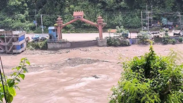 नेपाल में बाढ़ के बाद कैलाश मानसरोवर जा रहे करीब 400 तीर्थयात्री संपर्क से बाहर