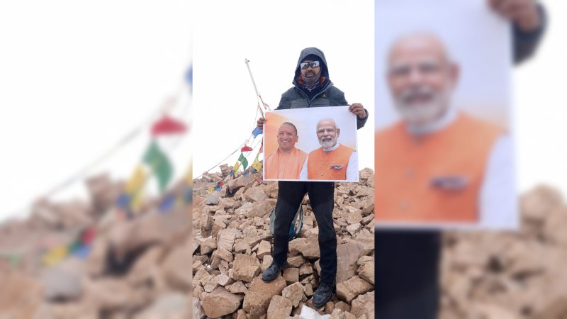 शामली के शंकर शर्मा ने माउंट यूनाम पर फहराया तिरंगा
