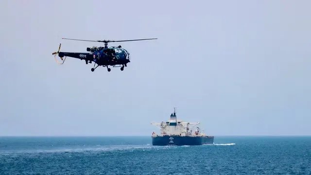 समुद्री लुटेरों का कहर, 2 कमर्शियल जहाज किए हाईजैक; 22 भारतीय समेत 30 क्रू सदस्य सवार