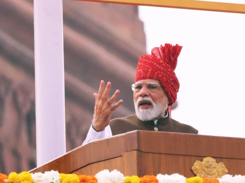 'विकसित भारत' से आत्मनिर्भरता तक: लाल किले से पीएम मोदी ने दिए 10 बड़े संदेश