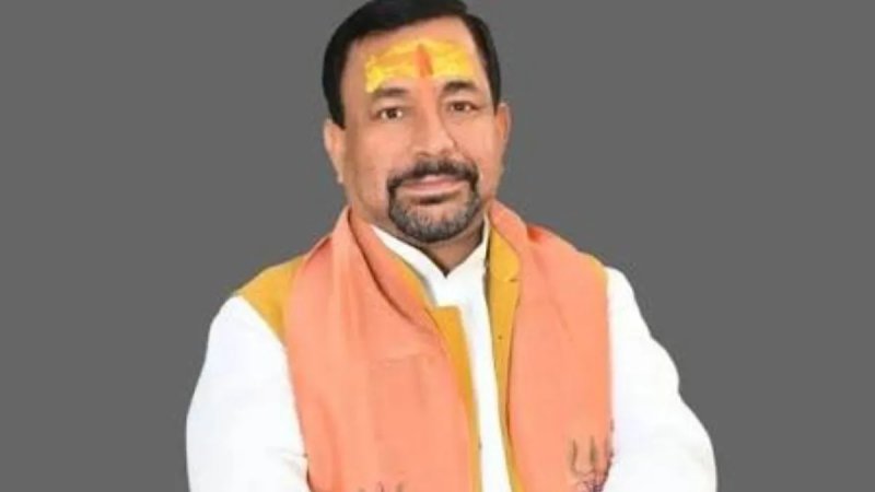 कासगंज: कोर्ट के आदेश पर BJP सांसद मुकेश राजपूत पर FIR, लूट और हमले के गंभीर आरोप