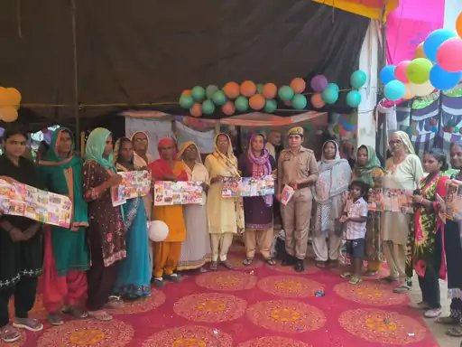 मुजफ्फरनगर: महिला पुलिसकर्मियों ने डेरा अनुयायी बहनों को सुरक्षा योजनाओं की जानकारी दी
