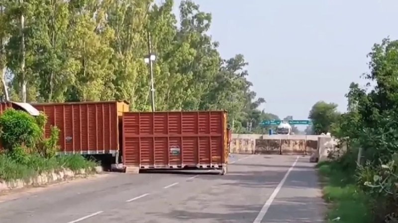 किसानों के दिल्ली कूच को लेकर हरियाणा पुलिस अलर्ट, खनौरी बॉर्डर पर कड़ी नाकेबंदी; कंक्रीट के बैरिकेड लगाए