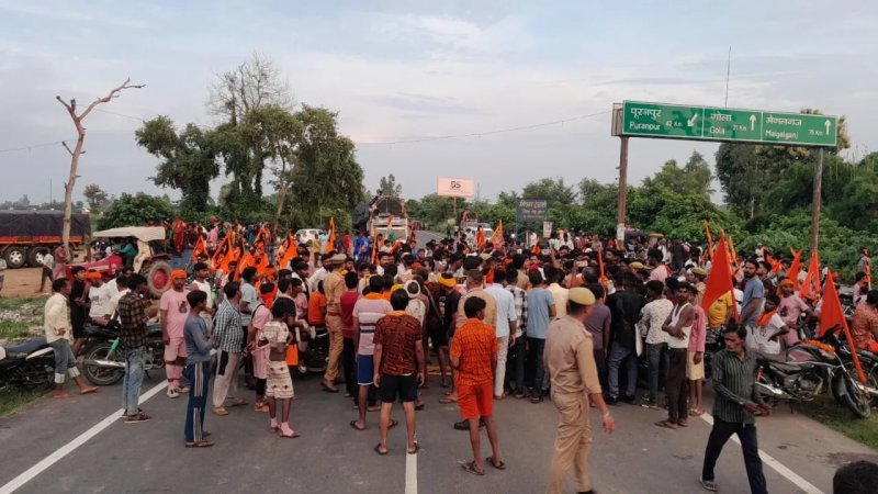 शाहजहांपुर में कार की टक्कर से कांवड़िये की मौत, दो गंभीर घायल; हाईवे पर जाम