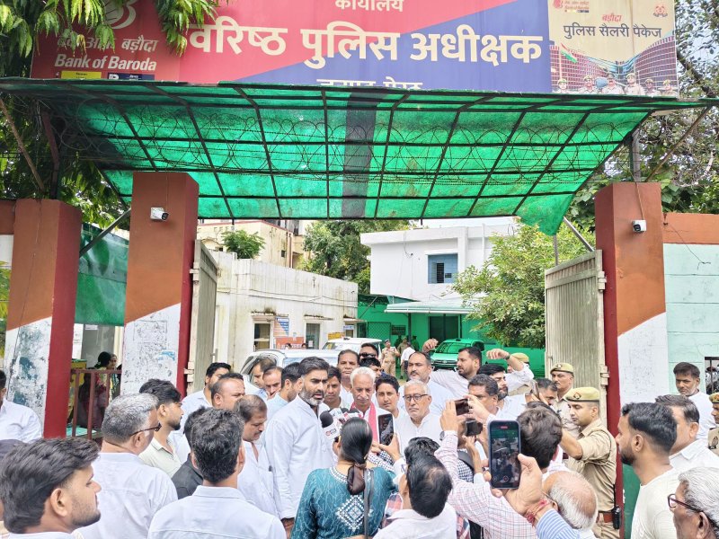मेरठ में पुलिस पिटाई का मामला: सपा विधायक अतुल प्रधान ने SSP से मिलकर जांच रिपोर्ट सार्वजनिक करने की मांग की