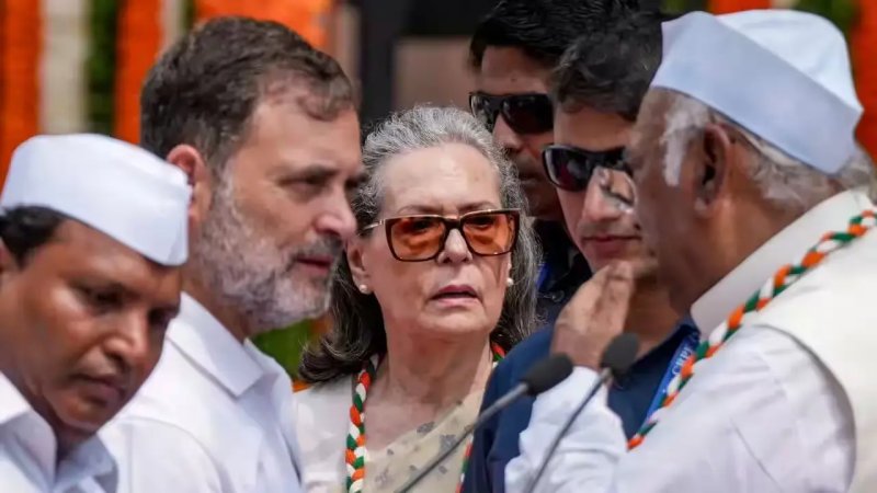 ‘वंदे मातरम’ विवाद: सोनिया-राहुल के खिलाफ दिल्ली में शिकायत, जानबूझकर व्यवधान डालने का आरोप