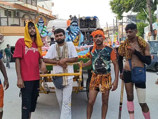 मुजफ्फरनगर: 651 लीटर गंगाजल लेकर निकले जीतू पवार, कांवड़ यात्रा में दिखी अद्भुत आस्था