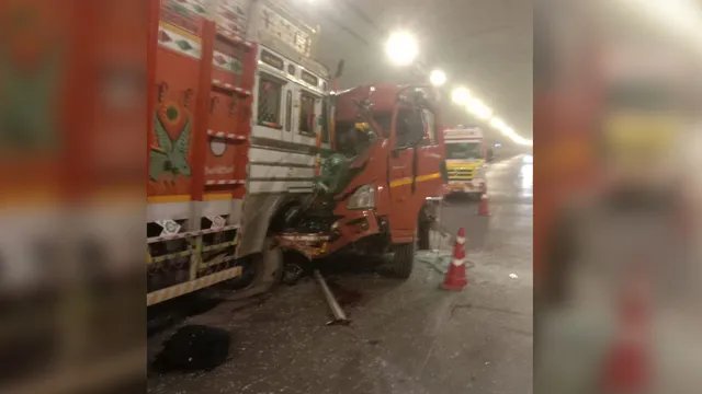 मंडी में हनोगी टनल के अंदर भीषण सड़क हादसा, दो ट्रकों की टक्कर में 2 की मौत