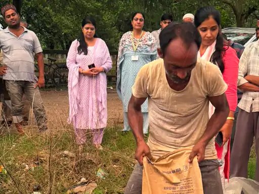 मुजफ्फरनगर: मावा भट्टियों पर छापेमारी, 18 नमूने लिए; 420 लीटर दूध और 510 किलो मावा नष्ट
