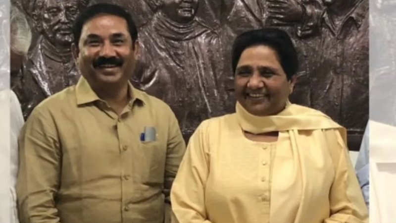 बसपा में बड़ा फैसला, मायावती ने अशोक सिद्धार्थ और रणधीर सिंह बेनीवाल को पार्टी से निकाला