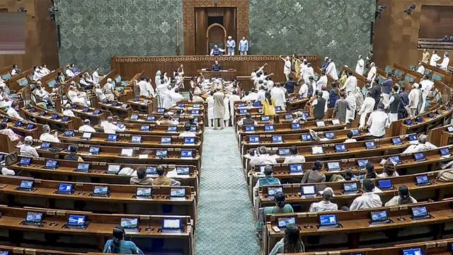 संसद में टकराव बरकरार, गृहमंत्री की जवाबदेही की मांग पर अड़ा विपक्ष; सरकार ने बनाई नई रणनीति