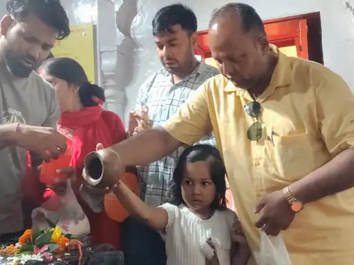 श्रावण के अंतिम सोमवार को संभलहेड़ा मंदिर में उमड़ा आस्था का सैलाब, हजारों भक्तों ने किया जलाभिषेक