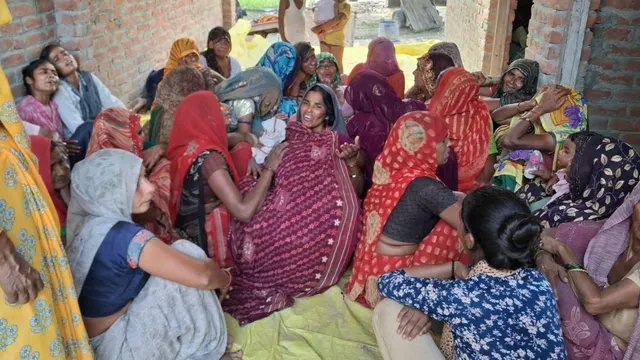संभल में तेज रफ्तार रोडवेज बस ने बैलगाड़ी को मारी टक्कर, पिता-पुत्र समेत बैल की मौत