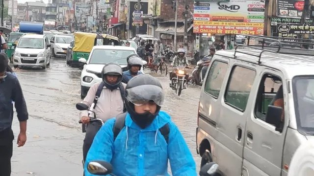 गुरुग्राम में बारिश का असर, पुलिस ने कॉर्पोरेट कर्मचारियों को दी वर्क फ्रॉम होम की सलाह