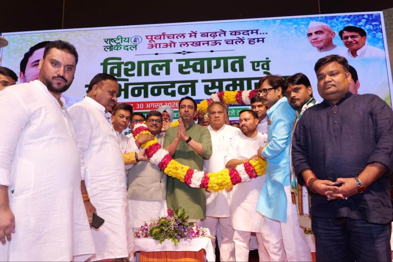 जयंत चौधरी ने अखिलेश का नाम लिए बिना साधा निशाना, बोले- अब शांत रहने का वक्त नहीं