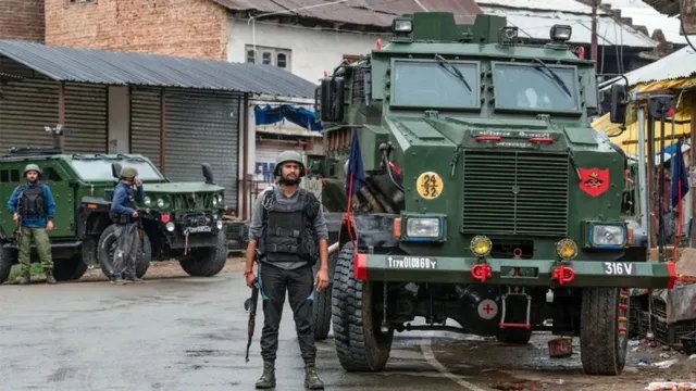 कश्मीर में आतंकी नेटवर्क को फिर खड़ा करने की साजिश नाकाम, 8 ओवरग्राउंड वर्कर गिरफ्तार