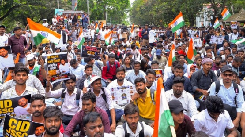 झारखंड में JPSC-JSSC परीक्षा विवाद पर घमासान, वार्ता के लिए पहुंचे छात्र, नहीं आए मंत्री