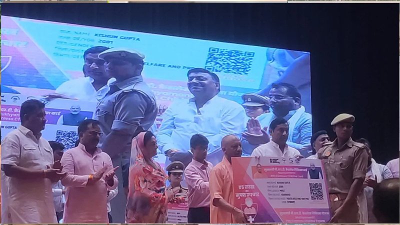 CM योगी का PRD जवानों को बड़ा तोहफा, ड्यूटी भत्ता ₹600 हुआ; परिवार समेत ₹5 लाख तक मुफ्त इलाज