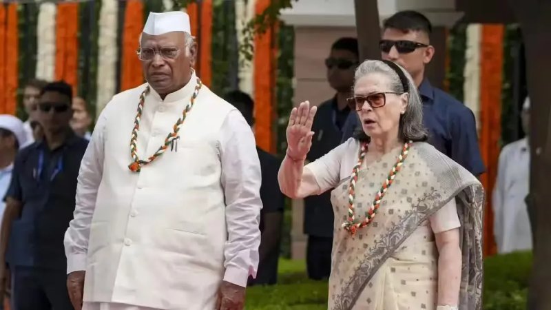सोनिया गांधी के खिलाफ वंदे मातरम मामले में शिकायत, 8 सितंबर को अगली सुनवाई