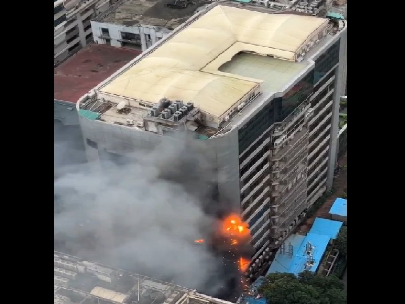 मुंबई के चर्चगेट में इनकम टैक्स ऑफिस की बिल्डिंग में लगी आग, बेसमेंट में धुआं भरने से मची अफरा-तफरी