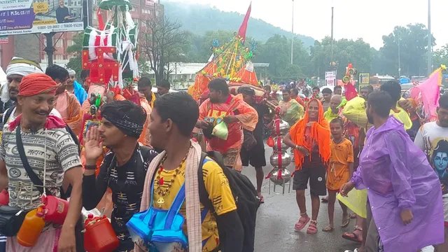 कांवड़ यात्रा: हरिद्वार में भारी वाहनों की एंट्री बंद, भीड़ बढ़ते ही लागू हुआ डायवर्जन