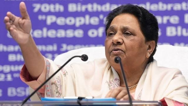 मायावती बोलीं- स्कूलों में यूनिफॉर्म, पर्दा और हिजाब के मामलों को आपसी समझ से सुलझाएं