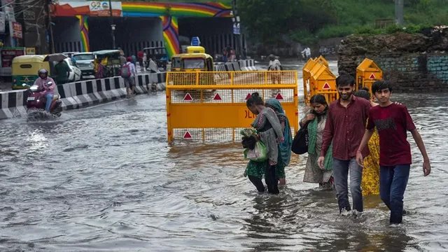 देश के कई हिस्सों में बदला मौसम, IMD ने जारी किया ऑरेंज और येलो अलर्ट