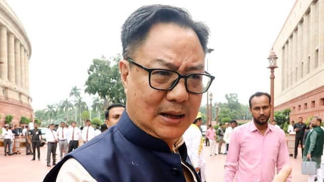 ‘अमित शाह जवाब देने को तैयार हैं, राहुल गांधी संसद से न भागें’, रिजिजू का हमला