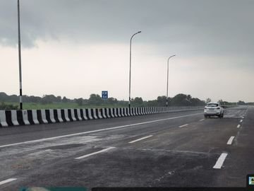 लखनऊ-कानपुर एक्सप्रेसवे पर सफर फिलहाल फ्री, सड़क धंसने के बाद NHAI ने टोल किया बंद