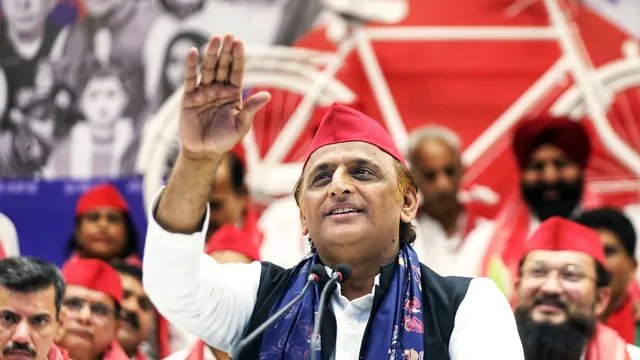 बुलंदशहर में अखिलेश यादव के हेलिकॉप्टर को नहीं मिली लैंडिंग की अनुमति, दौरा रद्द