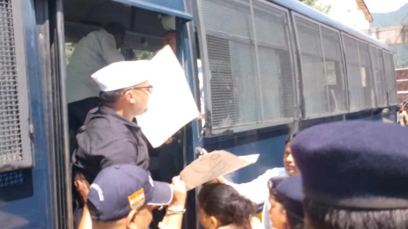 उत्तरकाशी में सेवा संकल्प कार्यक्रम के दौरान हंगामा, कांग्रेस कार्यकर्ताओं से पुलिस की झड़प