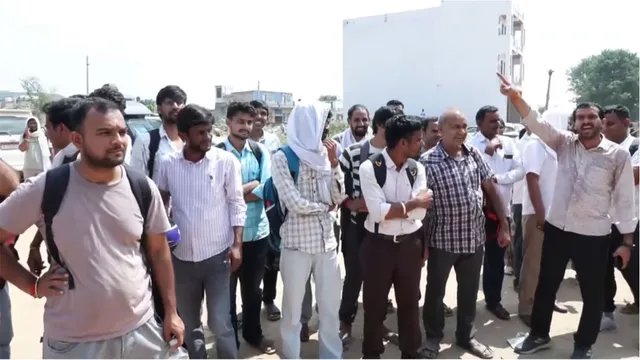 जयपुर में SET-2026 परीक्षा केंद्र पर हंगामा, पेपर में देरी का आरोप लगाकर छात्रों ने किया बहिष्कार