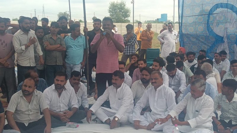 सुप्रीम कोर्ट के आदेश के बाद उल्देपुर में बढ़ी चिंता, ‘मेरठ बचाओ आंदोलन’ का अनिश्चितकालीन धरना शुरू