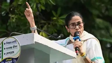 ममता बनर्जी का EC के फैसले पर हमला, बोलीं- लोकतांत्रिक इतिहास का काला दिन