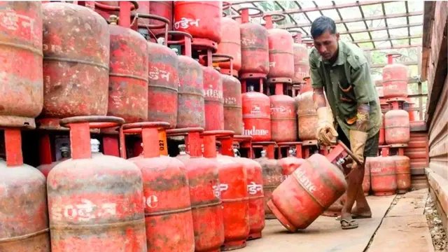 1 अक्टूबर से LPG सिलिंडर पर बदलेगा नियम, सब्सिडी के लिए कराना होगा बायोमेट्रिक सत्यापन