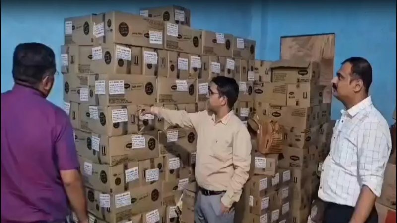 नवी मुंबई में एक्सपायरी डेट से छेड़छाड़ का खुलासा, 76 लाख से ज्यादा का सामान जब्त
