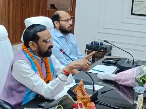 सफाई कर्मचारियों के EPF में अनियमितता पर सख्त हुए भगवत प्रसाद मकवाना, कार्रवाई के निर्देश