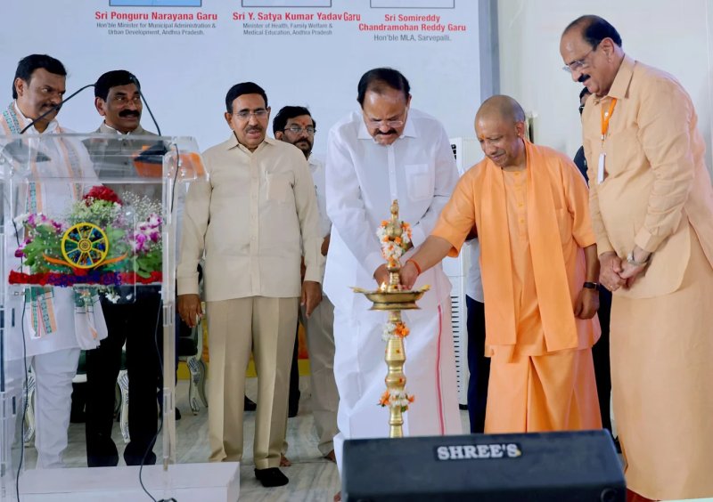 CM योगी का बड़ा बयान, बोले- नई पीढ़ी ग्लोबल हो लेकिन अपनी जड़ों और संस्कृति से जुड़ी रहे