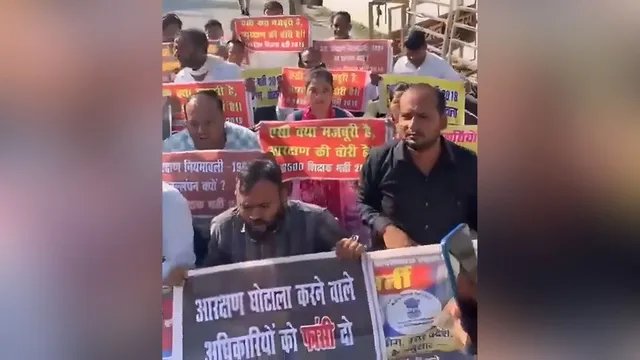 68,500 सहायक शिक्षक भर्ती अभ्यर्थियों ने घेरा डिप्टी CM आवास, नियुक्ति की मांग पर नारेबाजी