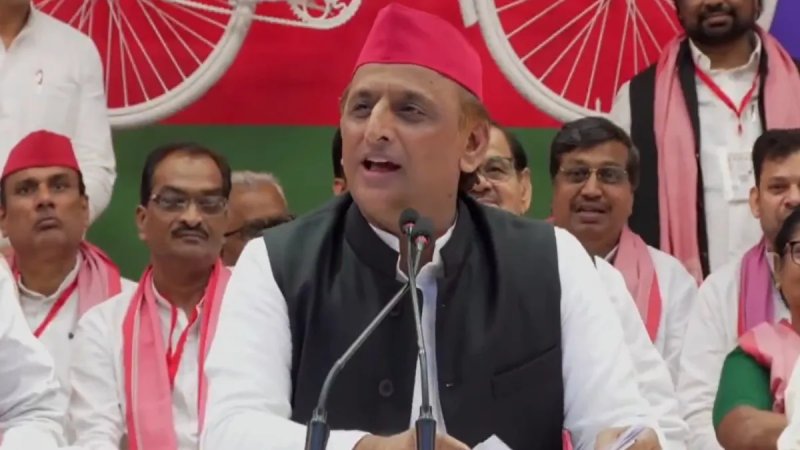 अखिलेश यादव ने एक्सप्रेसवे की हालत पर उठाए सवाल, भाजपा सरकार पर साधा निशाना