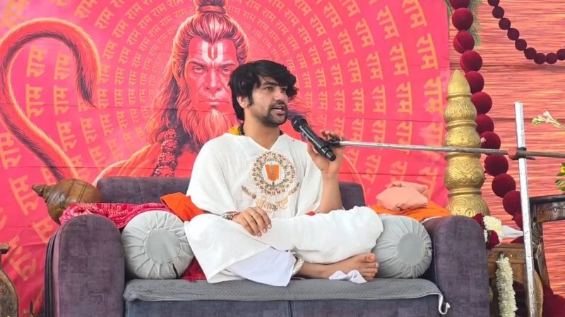 धीरेंद्र शास्त्री की तस्वीर जलाने के मामले में कांग्रेस नेता आशुतोष चटर्जी से पूछताछ