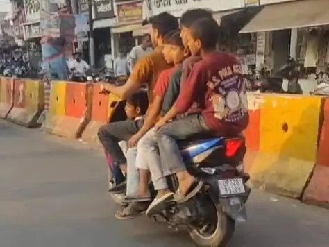 मुजफ्फरनगर में स्कूटी पर 6 सवारियों का वीडियो वायरल, ट्रैफिक चेकिंग पर उठे सवाल