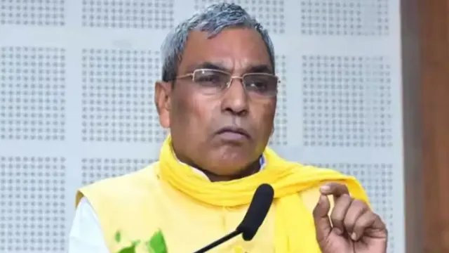 सपा में विचारधारा की नहीं ठेकेदारी और कमीशन की लड़ाई, ओमप्रकाश राजभर का बड़ा आरोप