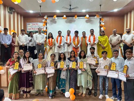 शिक्षक दिवस पर शिक्षकों को मिला सम्मान, उत्कृष्ट कार्यों की हुई प्रशंसा